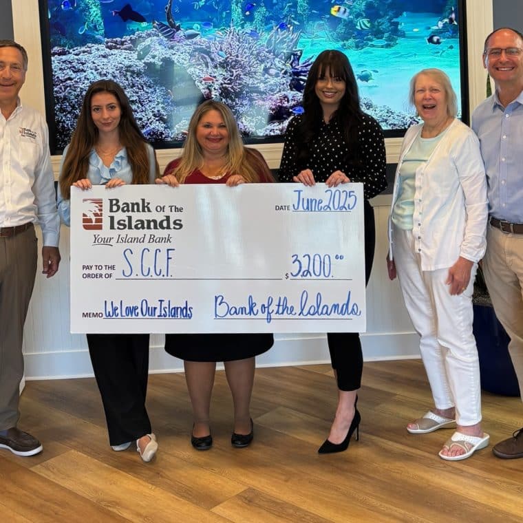 Caption: (l-r) Bank of the Islands bankers David Lowden, Cloie Heinan, Heather Harrison, and Kelsey Hamilton with winner Karen Storjohann and SCCF CEO James Evans.